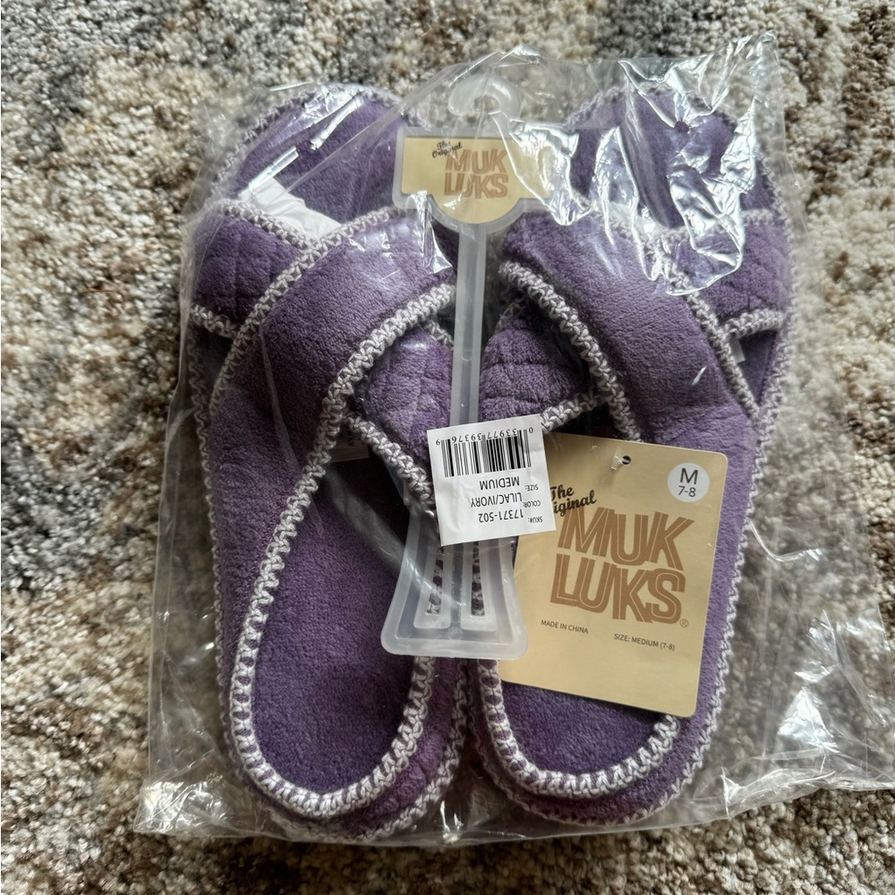 Muk Luks women’s slippers size 7-8